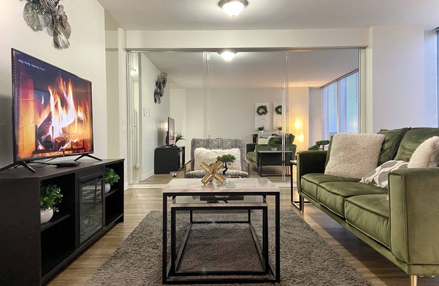 luxurious Apt, W/pool and gym monthly stays40% off!