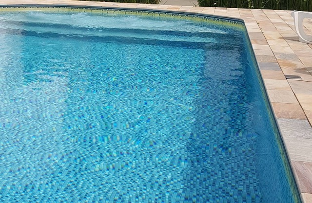 Luxurious beachfront, air cond, pisc, chur, f. Pizza.