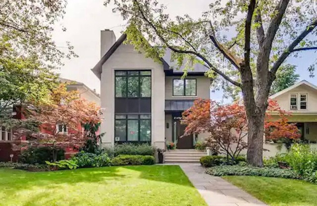 Luxurious, custom built single family home near Wrigley