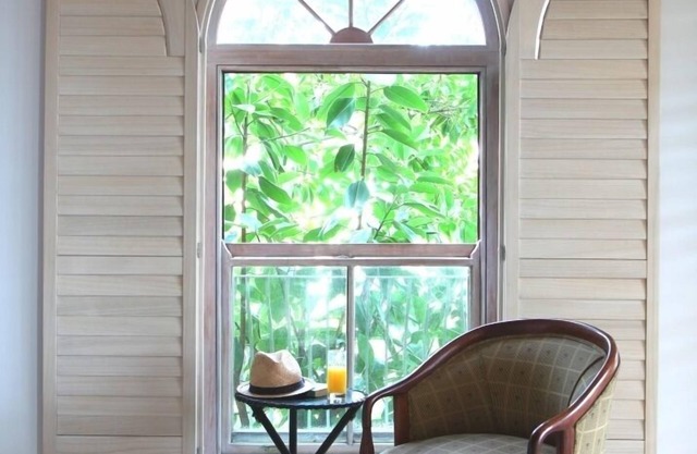 Luxurious en-suite bedroom with lounge stunning sea view & balcony in Bantry Bay