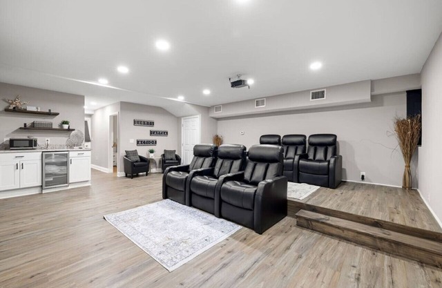 Luxurious Escape Sleeps 9 with Private Pool & Spa