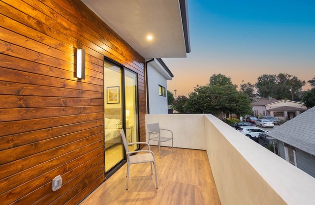 Luxurious-Exquisite Modern Home - Burbank Studios