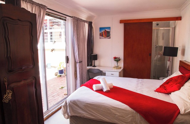 Luxurious flatlet in the heart of Mowbray: Your Perfect Cape Town Getaway!