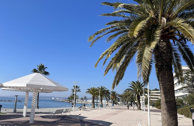 LUXURIOUS WATERFRONT APARTMENT COTE D'AZUR