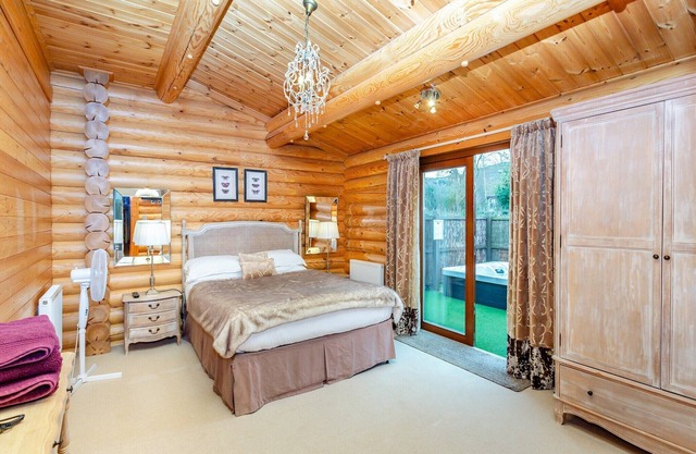 Luxurious real log lodge.