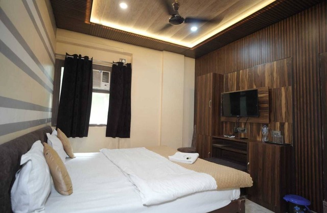 Luxurious hotel or apartment in Varanasi city nNear ghat Central Varanasi kashi