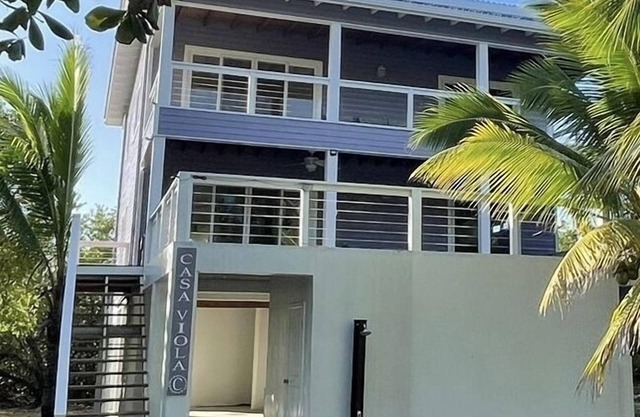 Luxurious House w/AC + Pool.