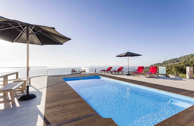 Luxurious House with incredible views a heated salt water Pool, Jacuzzi + Sauna