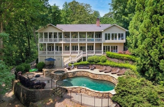 Luxurious Lake House/private dock/private pool & hot tub