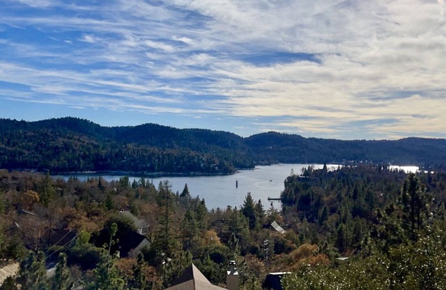 Luxurious Lake View Home! Newly Renovated! Sleeps 14!