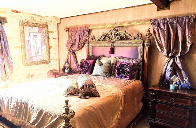 Luxurious lovers cottage
