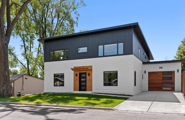 Luxurious Modern home Built in 2024 On the channel of Lake Winneconne