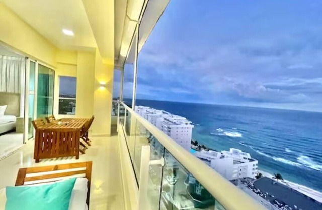 Luxurious Ocean Front 19th Floor 3 Bed Apartment