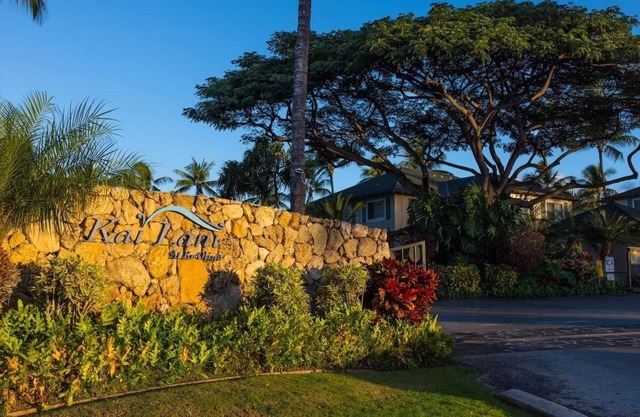 Luxurious Ocean View Condo - Steps from the beach! nsleeps 6- 3 bedroom- 2 bath