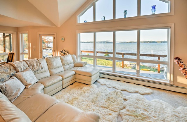 Luxurious Oceanfront Flanders Bay Home w/Kayaks!