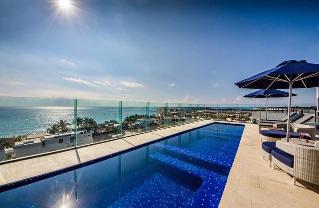 *LUXURIOUS* One Bedroom Condo behind Mamitas Beach