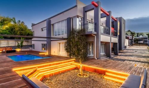 Luxurious Penthouse Getaway !