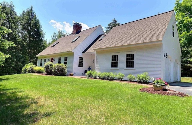 Luxurious, private & spacious house on 2 acres minutes from mountains/lakes.