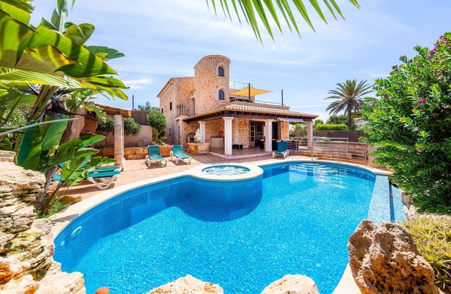 Luxurious property near the beach – Villa Del Salto Uceda