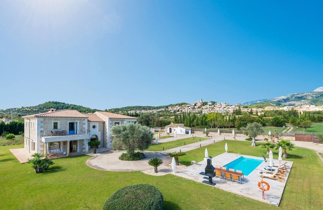 Luxurious property with pool – Villa Ses Rentadores
