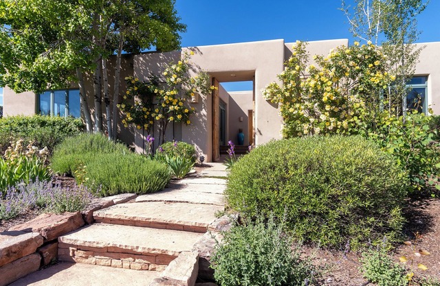 Luxurious Retreat - Incredible Views - 12 Acres - Monthly - Please Inquire
