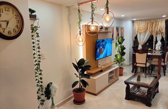 Luxurious Retreat Medellín: 3-Bed Apartment, Blend of Classic and Modern Style