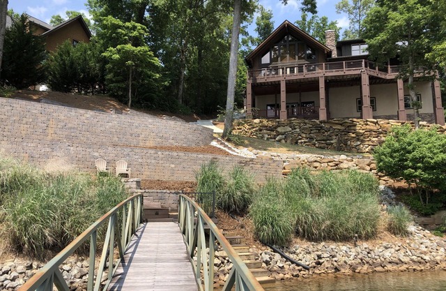 Luxurious Rustic Log Home with Great Water Views and Sunsets!