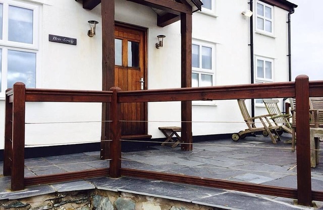 Luxurious Seafront Cottage