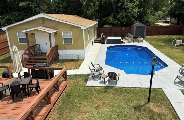 Luxurious Studio w/Full Kitchen Shared Pool & Spa