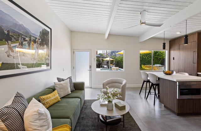 Luxurious Tennis Club Bungalow 4 with Mountain Views and Walks to Downtown Palm Springs!