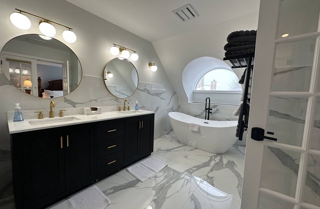 Luxurious True Ski On/Off Five Bedroom Townhouse @ Seasons on Mount Snow