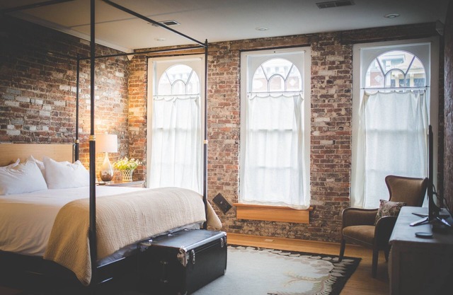Luxurious Two Bedroom Loft Apartment in the Heart of Downtown Danville KY!