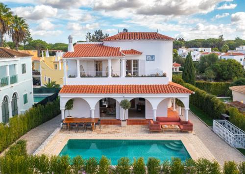 Luxurious Villa - Pool, Hot Tub, Cinema and Golf