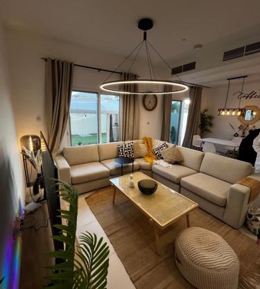 Luxurious Villa: Spacious Elegance & Comfort