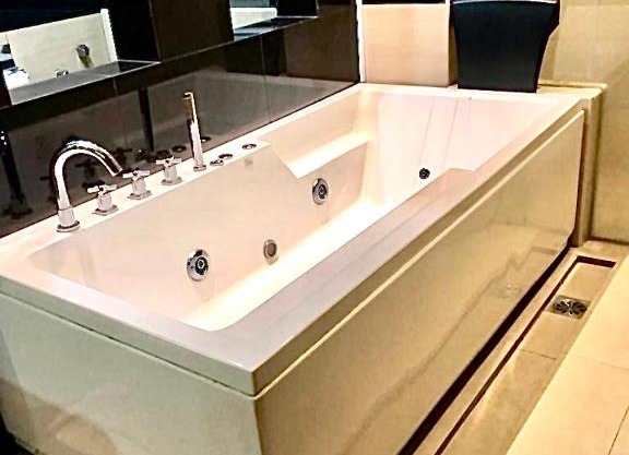 Luxurious Villa with BBQ & JACUZZI By The Beach Batu Ferringhi