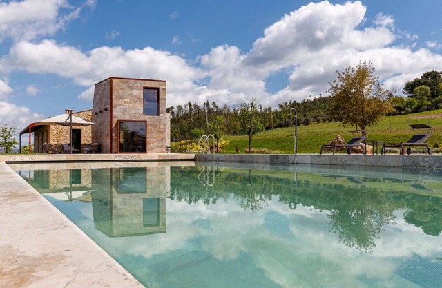 Luxurious Villa with heated infinity pool