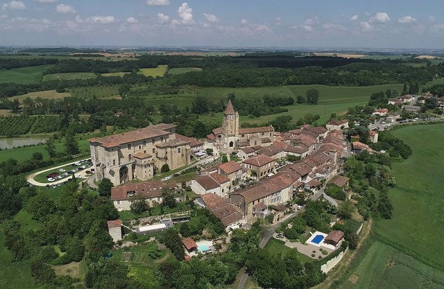 LUXURY 13th CENTURY, MEDIEVAL VILLAGE BARN CONVERSION (Sleeps up to 4 people)