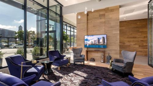 Luxury 1bedroom 1bath w Deck Gaslamp Quarter