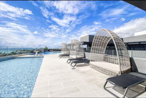 Luxury 1BR condo-Amazing Oceanviews Prime location close to beach