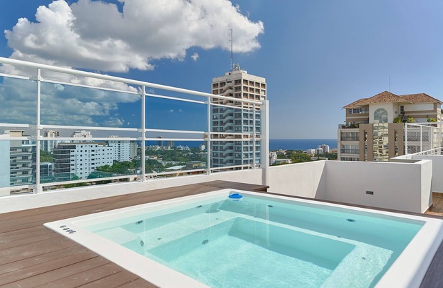 Luxury - 1BR - Ocean & City View - Downtown - SDQ - Shared Jacuzzi