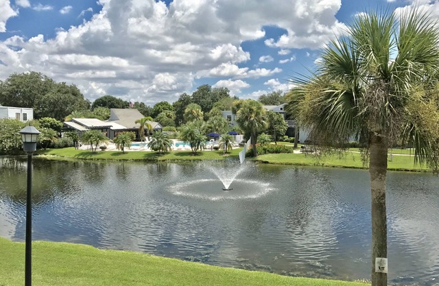 Luxury, 2/2 away from it all.