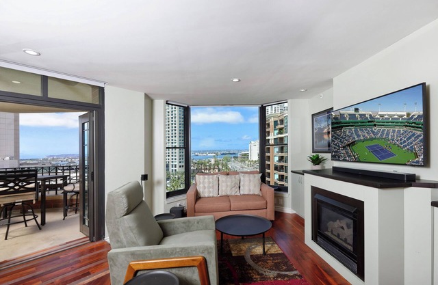 Luxury 2-Bed, 2-Bath Condo with Stunning Bay Views