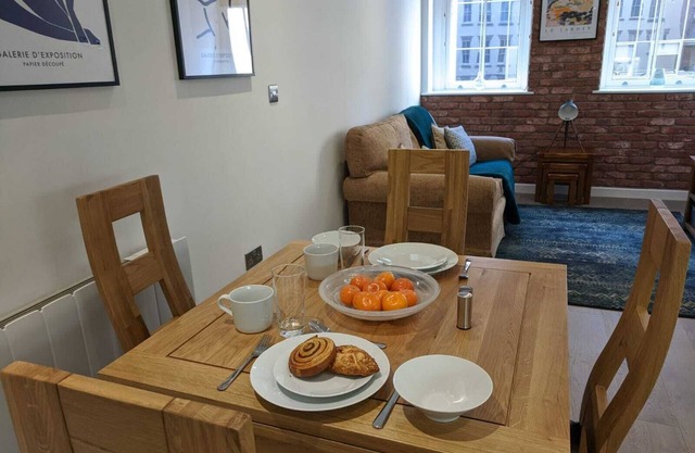 *Luxury - 2 Bed * City Centre Location - PARKING