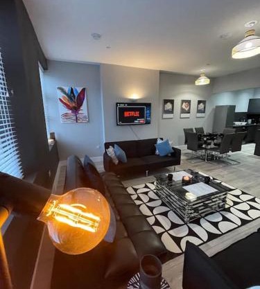 Luxury 2 Bed City Centre Duplex with High Ceilings