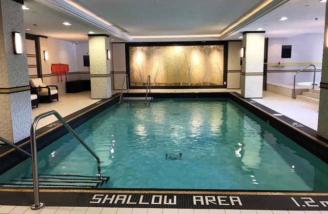 Luxury 2-bed in Bloor West Village - Parking, Pool & steps to subway