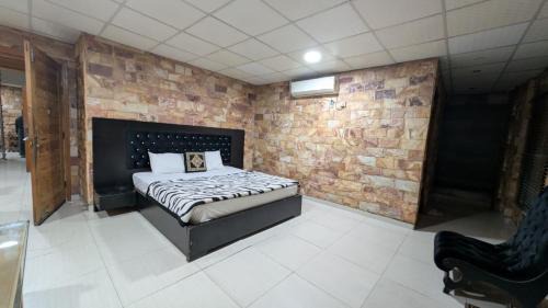 Luxury 2-Bed Penthouse For Rent Move In Today