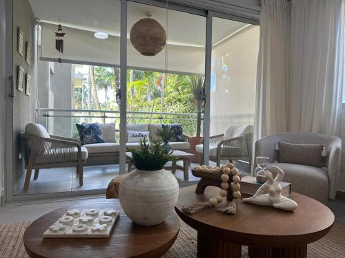 Luxury 2 Bedroom Apartment, 1 Min Walk to Punta Popy Beach, Pool, AC, Fast WiFi, Las Terrenas