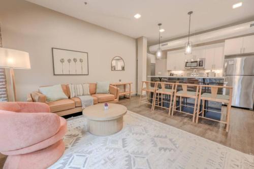 Luxury 2 bedroom Apt