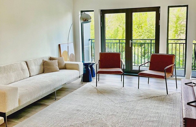 Luxury 2 Bedroom Furnished Apartment in Heart of Quincy