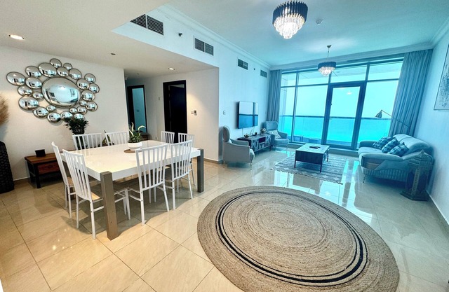 Luxury 2 bedrooms front beach sea view amazing WiFi, gym, pool, sauna, hammam